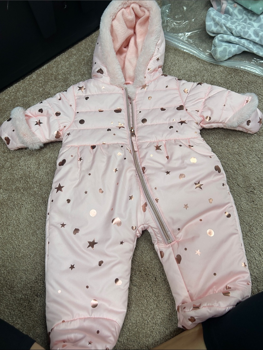 Rothschild Pink Metallic Star & Dot Puffer Bunting bin B26